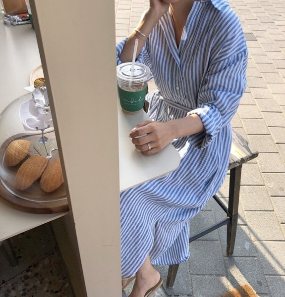 Női csíkos ruha hosszú ujjal - széles modell