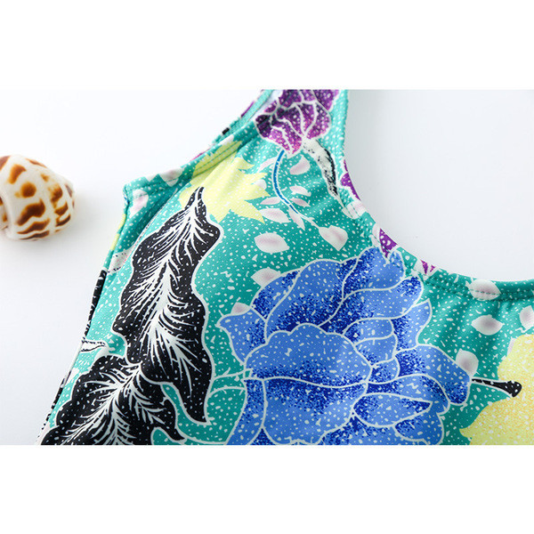 Модерен цял бански костюм с гол гръб и цветен десен