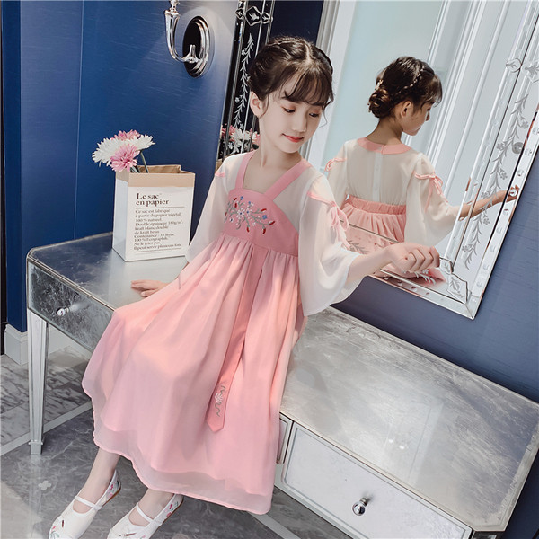 Модерна детска дълга разкроена рокля в розов цвят с бродерия