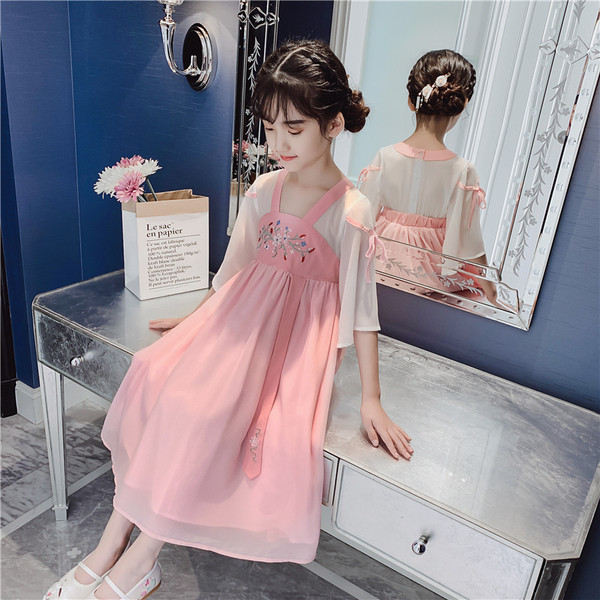 Модерна детска дълга разкроена рокля в розов цвят с бродерия