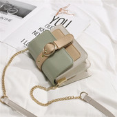 Geanta de dama moderna cu catarama in trei culori