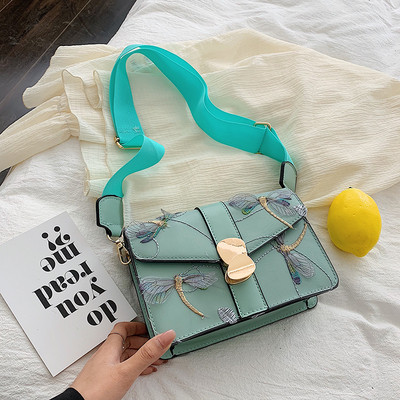 Geanta de dama moderna cu broderie in trei culori