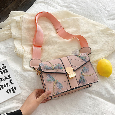 Geanta de dama moderna cu broderie in trei culori