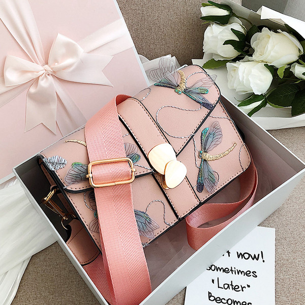 Geanta de dama moderna cu broderie in trei culori