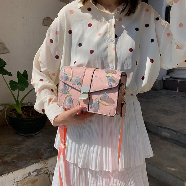 Geanta de dama moderna cu broderie in trei culori