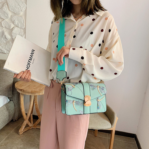 Geanta de dama moderna cu broderie in trei culori