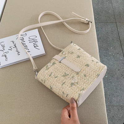 Geanta de dama moderna cu broderie in doua culori