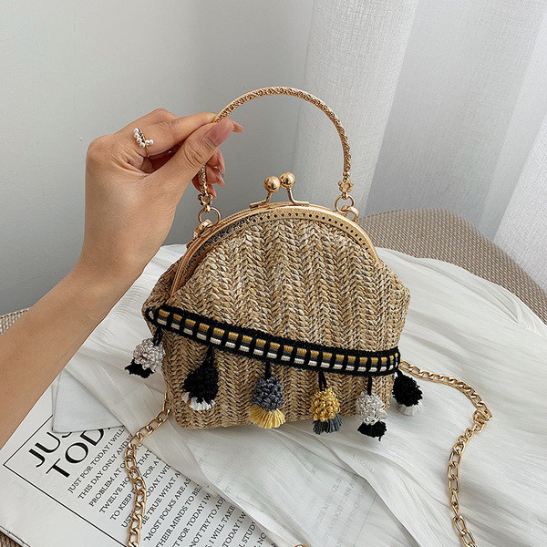 Geanta de dama cu inchidere metalica in doua culori