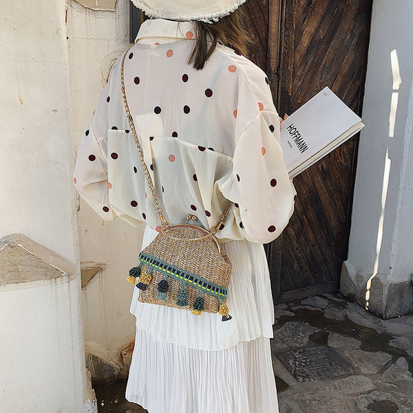 Geanta de dama cu inchidere metalica in doua culori