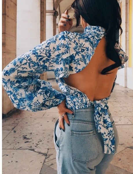 Cămașă elegantă de damă cu spatele gol și model floral în alb