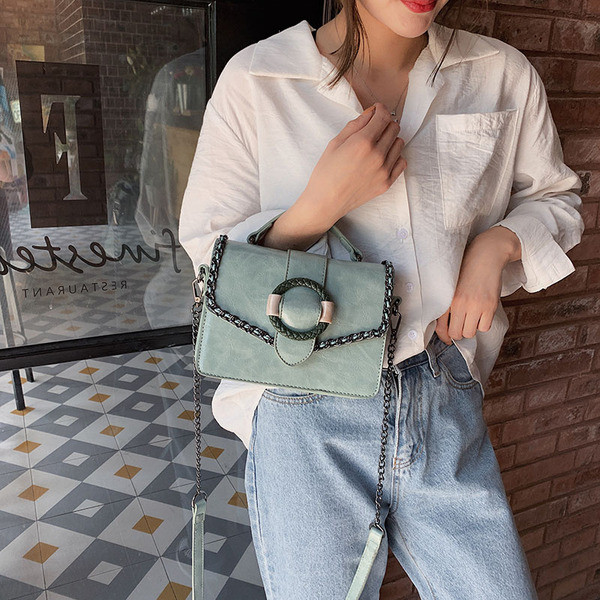 Geanta de dama moderna cu element metalic in mai multe culori