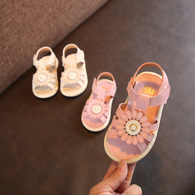 Нов модел детски сандали в бял и розов цвят с 3D елемент