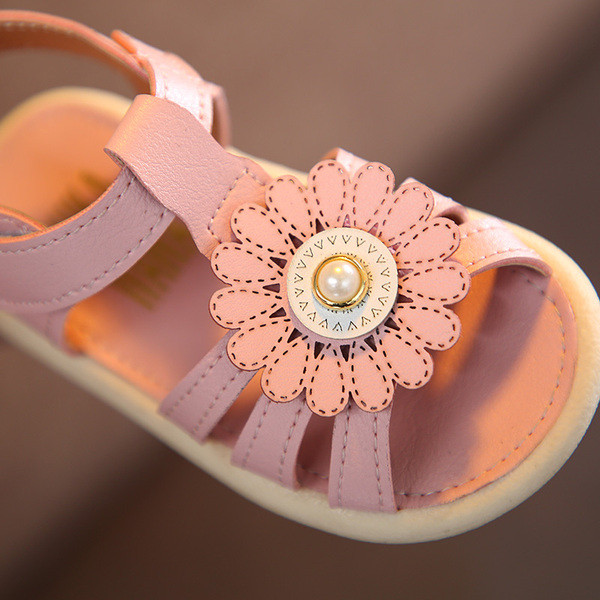 Model nou de sandale pentru copii alb si roz cu element 3D