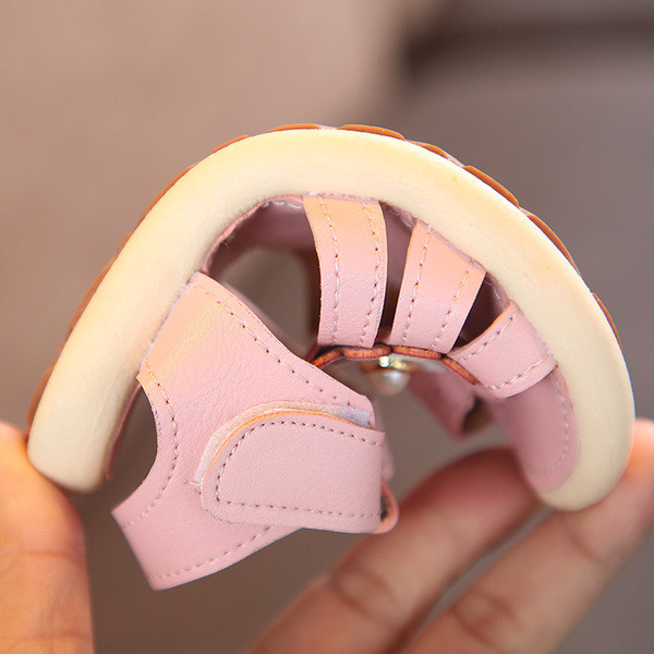 Model nou de sandale pentru copii alb si roz cu element 3D