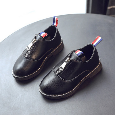 Pantofi moderni pentru copii pentru fete - în alb și negru