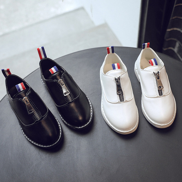 Pantofi moderni pentru copii pentru fete - în alb și negru