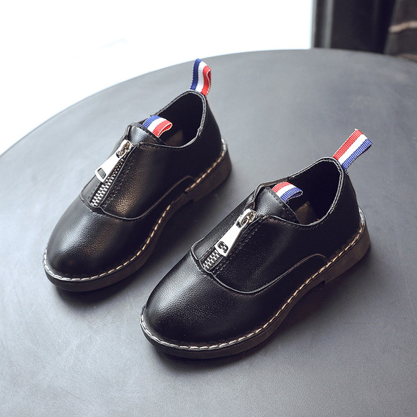 Pantofi moderni pentru copii pentru fete - în alb și negru