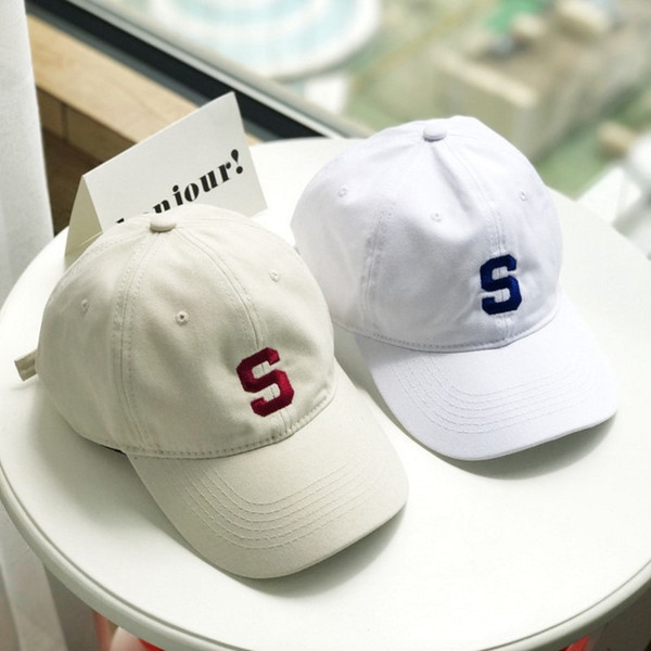 Спортно-ежедневна шапка с козирка в три цвята 