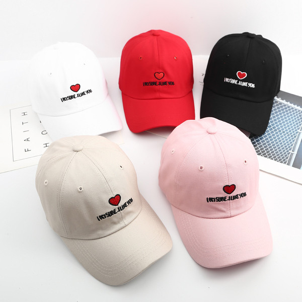 Модерна дамска шапка с козирка и бродерия в няколко различни цвята 