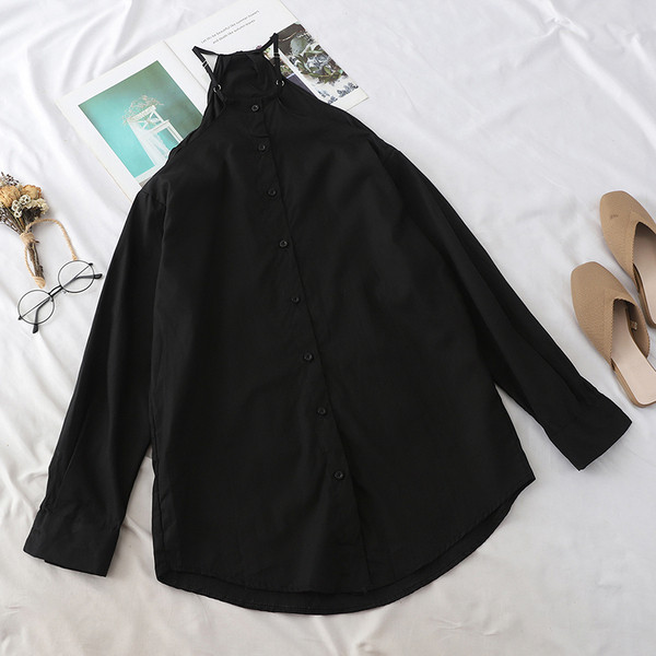 Camasa moderna de dama model larg cu umerii goi in alb si negru