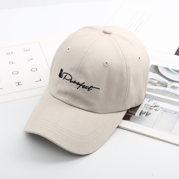 Palarie de dama moderna cu vizor si broderie in mai multe culori