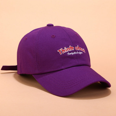 Дамска шапка с козирка с цветна бродерия в няколко цвята