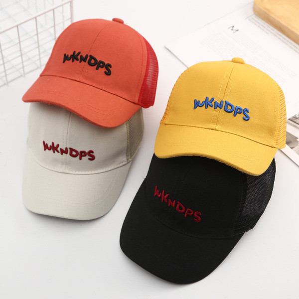 Palarie de dama cu vizor si plasa cu broderie colorata in mai multe culori