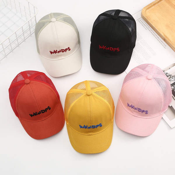 Palarie de dama cu vizor si plasa cu broderie colorata in mai multe culori