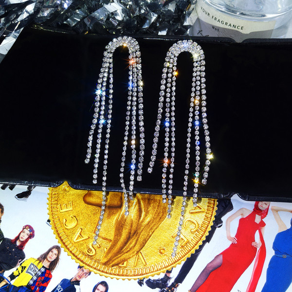 Cercei eleganti de dama de culoare argintie cu pietre