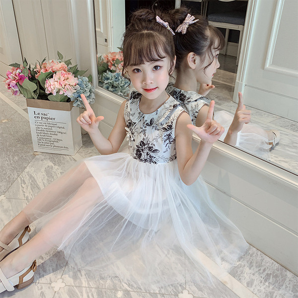 Rochie de copii moderna pentru fete in doua culori cu tul si motive florale