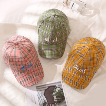 Palarie de dama in carouri cu vizor in mai multe culori diferite