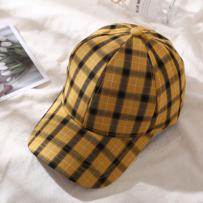 Palarie de dama in carouri cu vizor in mai multe culori diferite