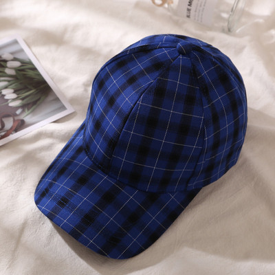 Palarie de dama in carouri cu vizor in mai multe culori diferite