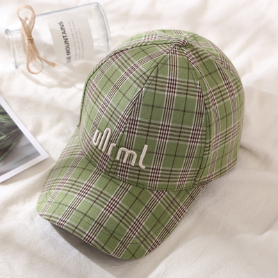 Palarie de dama in carouri cu vizor in mai multe culori diferite