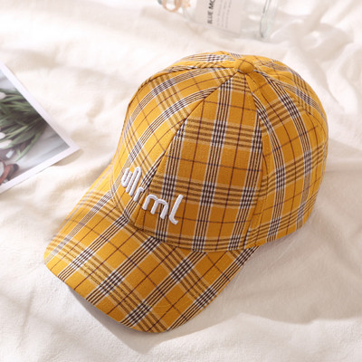 Palarie de dama in carouri cu vizor in mai multe culori diferite