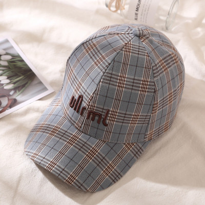 Palarie de dama in carouri cu vizor in mai multe culori diferite