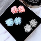 Cercei eleganti de dama in forma de floare - in trei culori