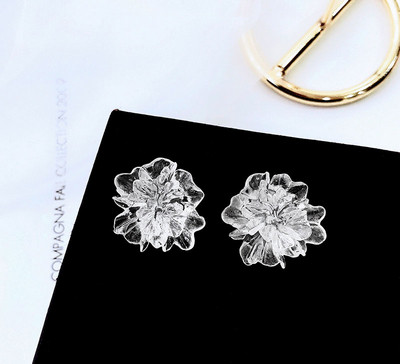 Cercei eleganti de dama in forma de floare - in trei culori