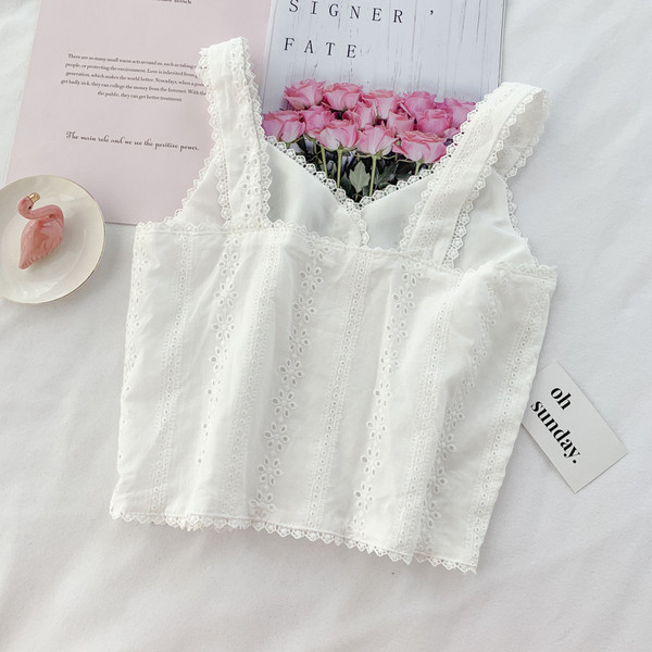 Maieu scurt de damă elegant, cu nasturi albi