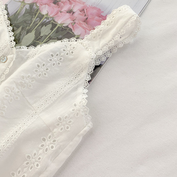 Maieu scurt de damă elegant, cu nasturi albi