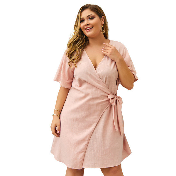 Елегантна дамска рокля с V-образно деколте с 3/4 ръкав в розов цвят