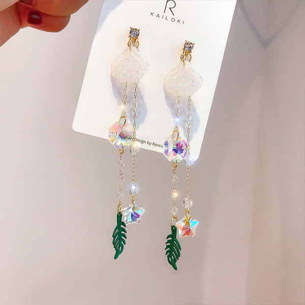 Model nou de cercei de dama cu pietre si margele