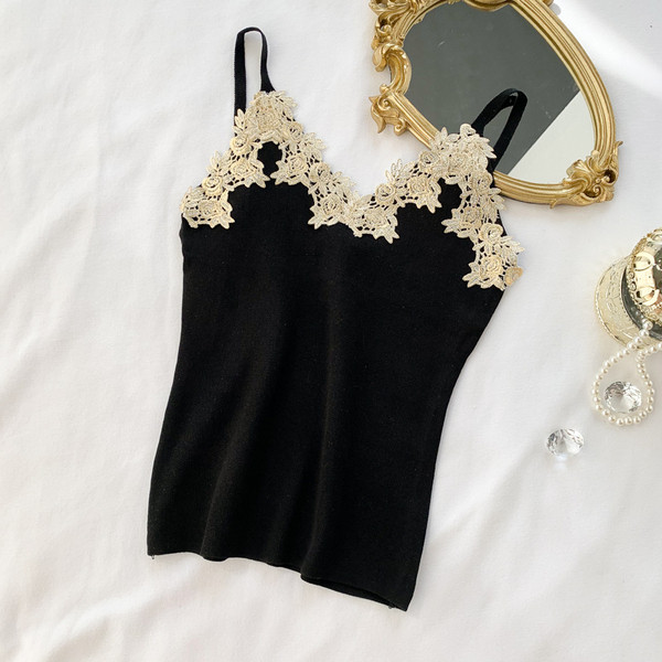 Actual maiou de dama cu bretele subtiri si dantela in mai multe culori