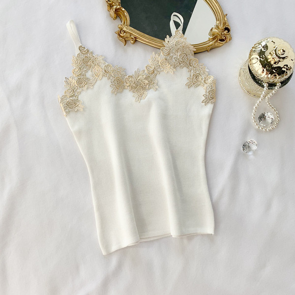 Actual maiou de dama cu bretele subtiri si dantela in mai multe culori