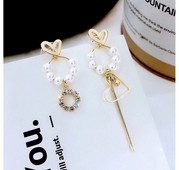 Cercei eleganti de dama de culoare aurie cu perle si pietre