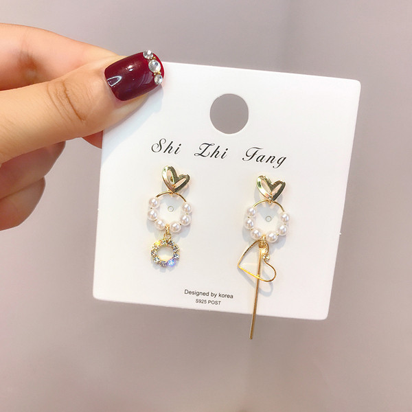 Cercei eleganti de dama de culoare aurie cu perle si pietre