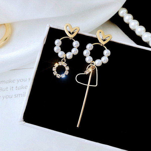 Cercei eleganti de dama de culoare aurie cu perle si pietre