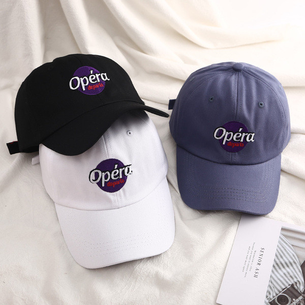 Дамска лятна шапка с козирка и бродерия 