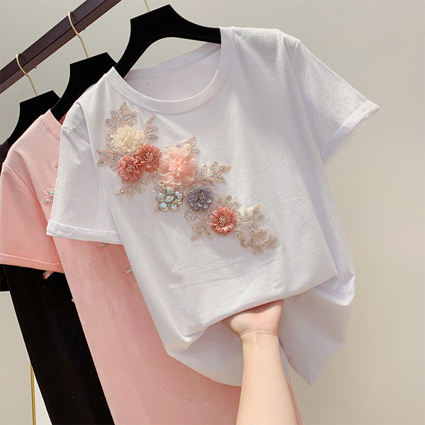 Tricou de damă modern cu flori element 3D