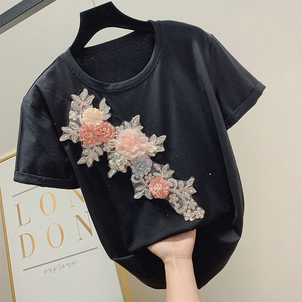 Tricou de damă modern cu flori element 3D